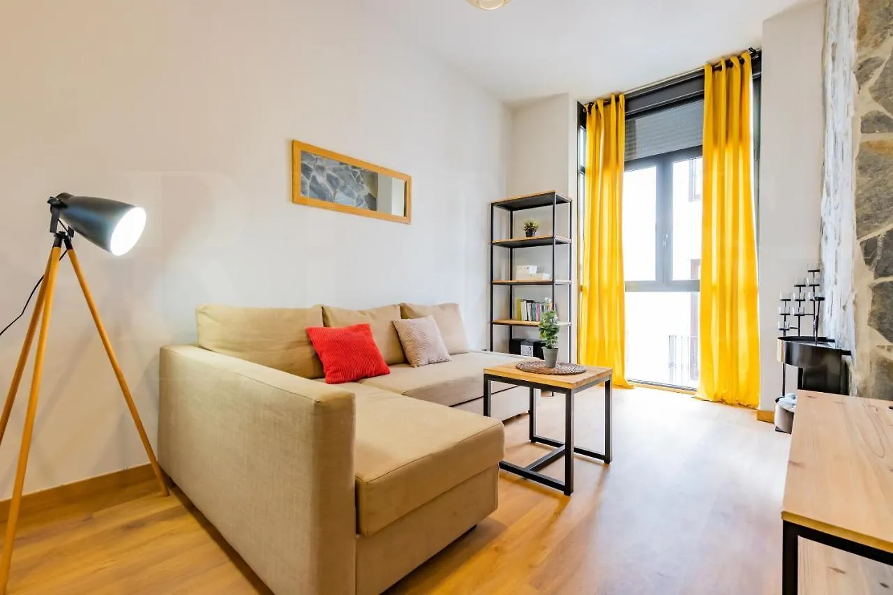 말라가 Cozy Flat With Common Pool & Parking - Center By Rems 아파트