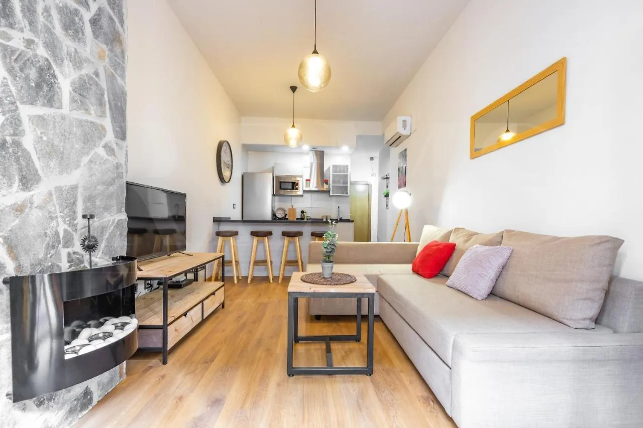 말라가 Cozy Flat With Common Pool & Parking - Center By Rems 아파트
